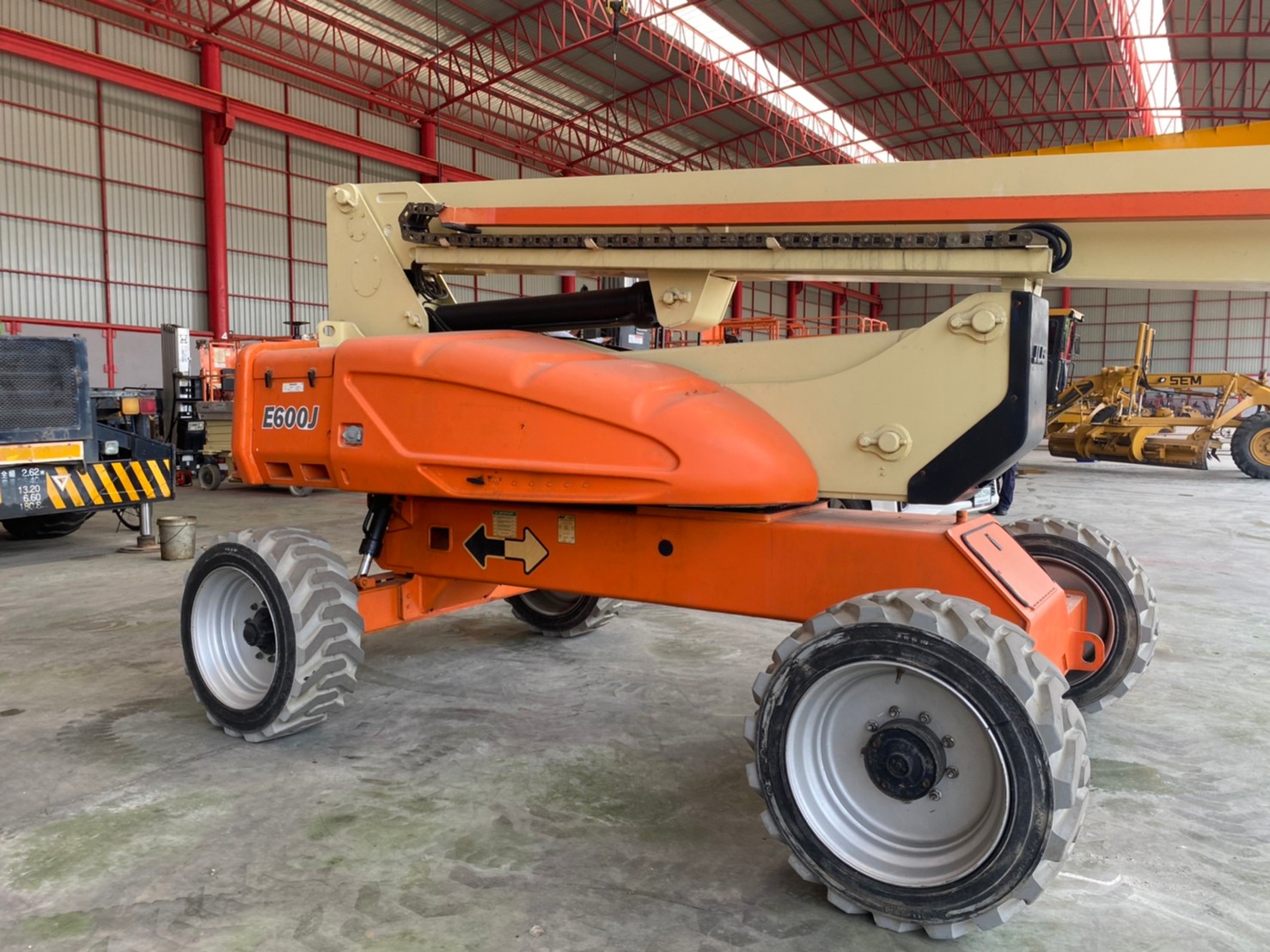 ขายรถกระเช้า JLG บูมตรง E600J สูง 18.36 เมตร มือสอง ขายรถกระเช้า JLG บูมตรง E600J สูง 18.36 เมตร มือสอง