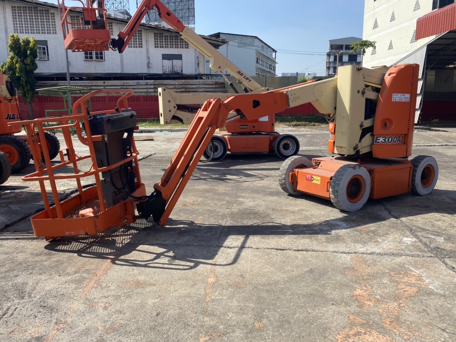 ขายรถกระเช้า JLG บูมข้อศอก E300AJP สูง 9.14 เมตร ขายรถกระเช้า JLG บูมข้อศอก E300AJP สูง 9.14 เมตร