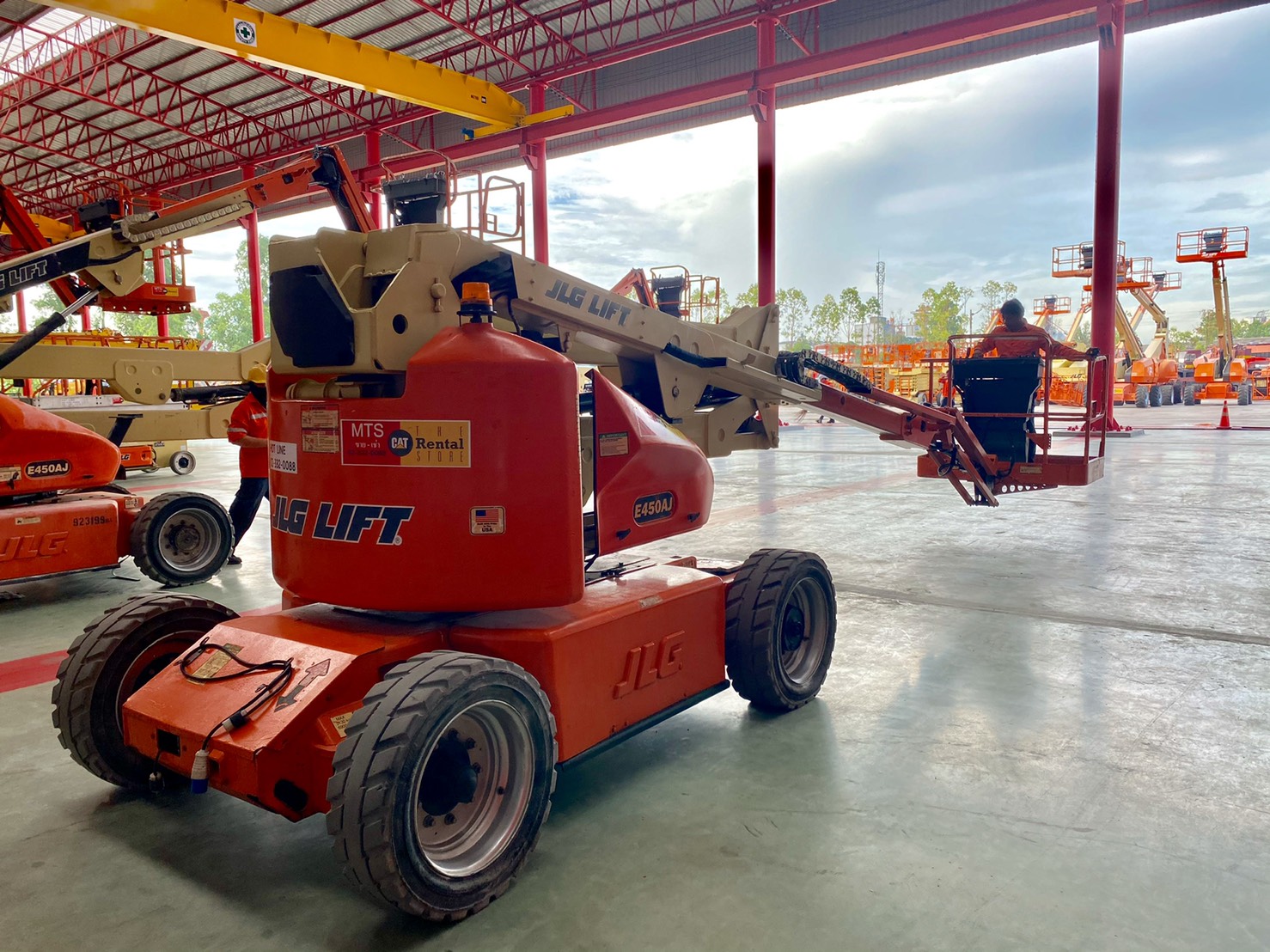 ขายรถกระเช้า JLG บูมข้อศอก E450AJ สูง 13.72 เมตร พร้อมใช้งาน ขายรถกระเช้า JLG บูมข้อศอก E450AJ สูง 13.72 เมตร พร้อมใช้งาน