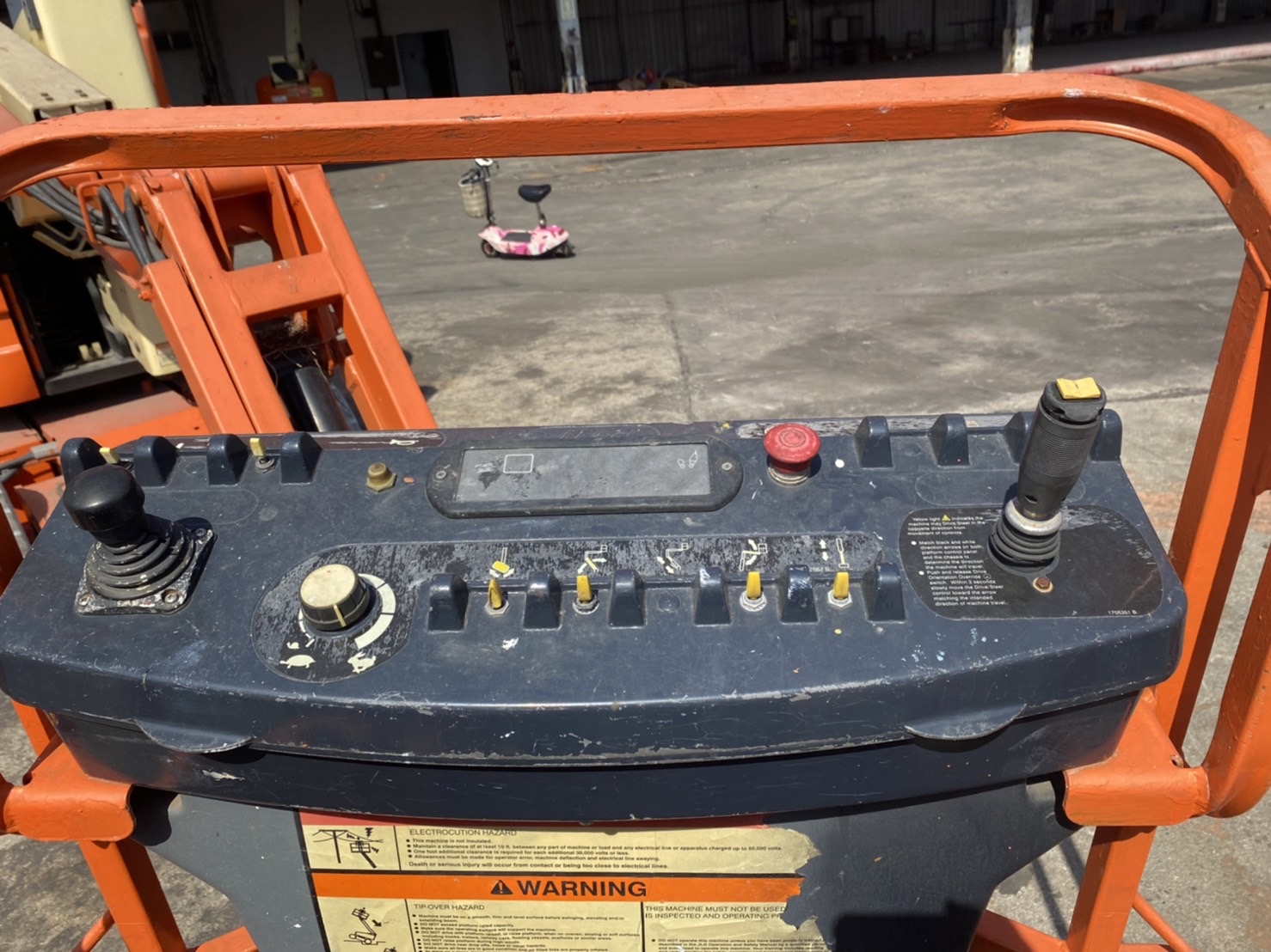 ขายรถกระเช้า JLG บูมข้อศอก E300AJP สูง 9.14 เมตร ขายรถกระเช้า JLG บูมข้อศอก E300AJP สูง 9.14 เมตร