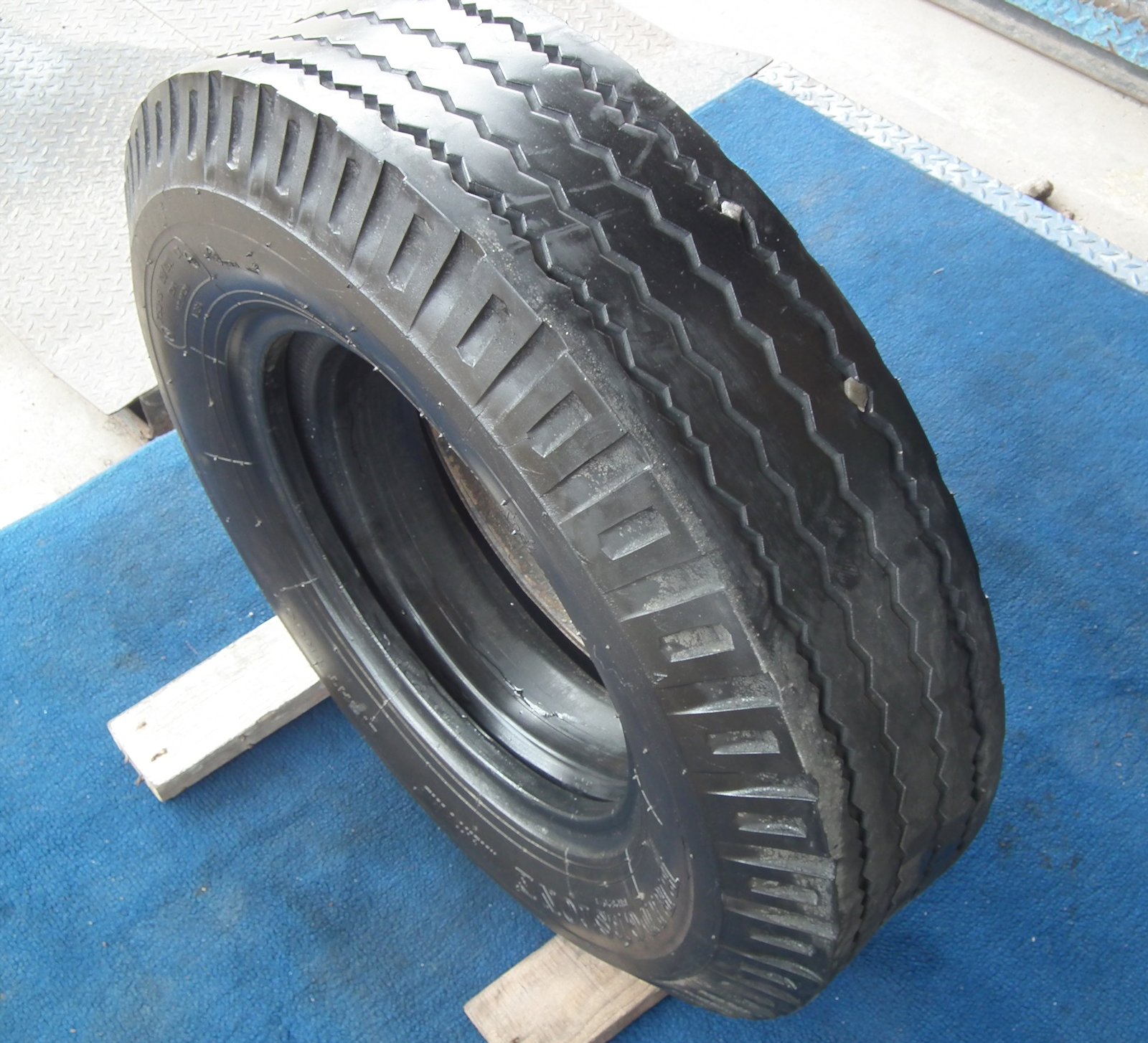 ยางกลางbs nylon 7.50r16 ล้อบรรทุกขนาดกลางใช้แล้ว 2เส้น ปี2021 ยางกลางbs nylon 7.50r16 ล้อบรรทุกขนาดกลางใช้แล้ว 2เส้น ปี2021