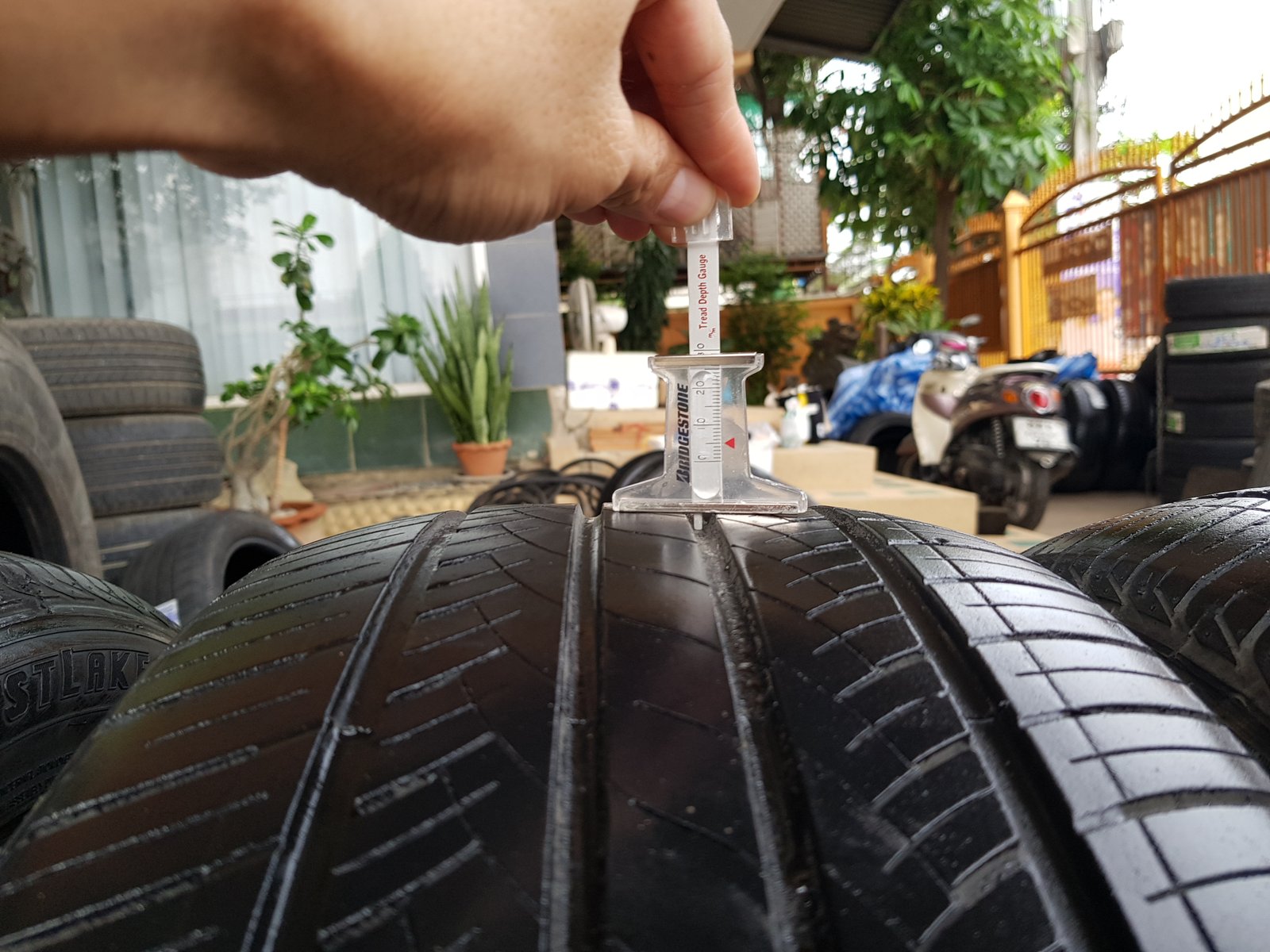 ยางWestlake 235-50R18 ปี2020 ไม่ปะ สภาพดี มี 4เส้น1,600บาท รับเอง