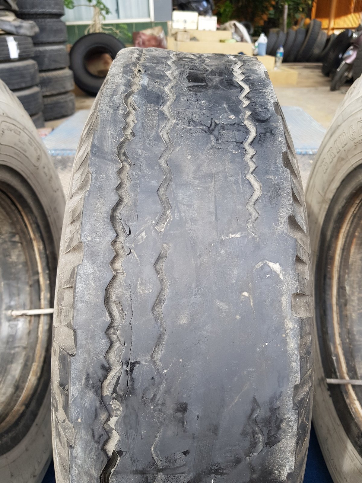 ยางเก่ารถบรรทุก BS 7.50r16 mr ยางในรองครบ ชุดมี 9เส้นปี22และปี21