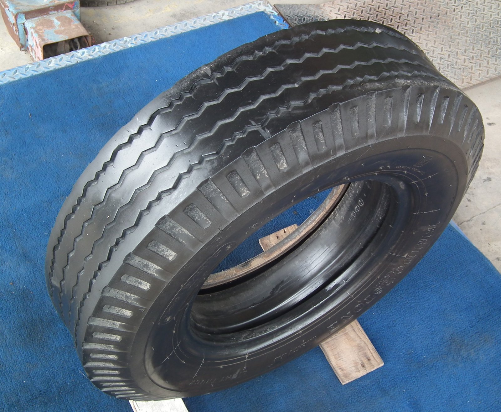 ยางกลางbs nylon 7.50r16 ล้อบรรทุกขนาดกลางใช้แล้ว 2เส้น ปี2021 ยางกลางbs nylon 7.50r16 ล้อบรรทุกขนาดกลางใช้แล้ว 2เส้น ปี2021