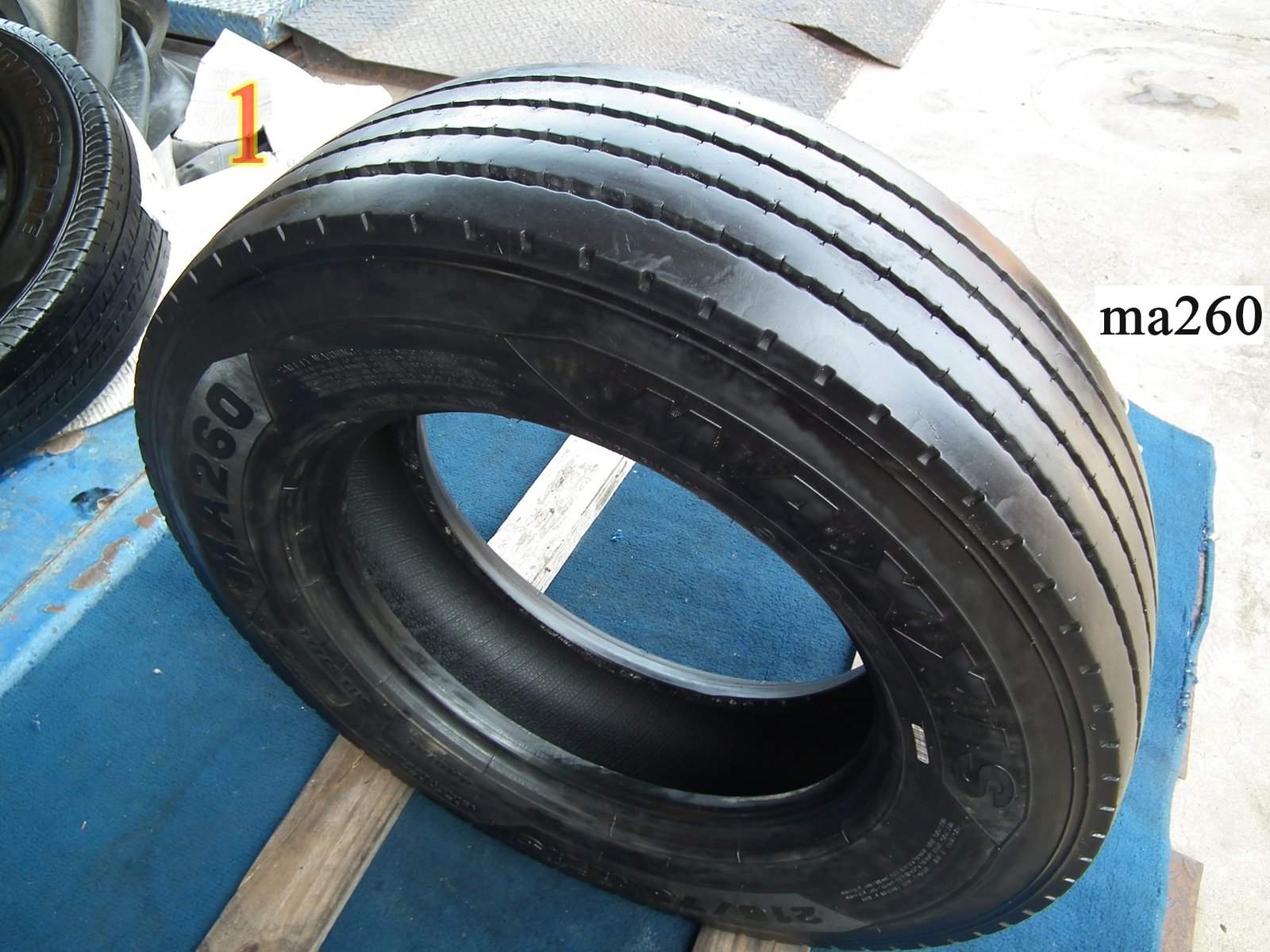Radial ใช้แล้ว 215-75r17.5 maxxis มี 8เส้น คละปีผลิต มี 2รุ่น