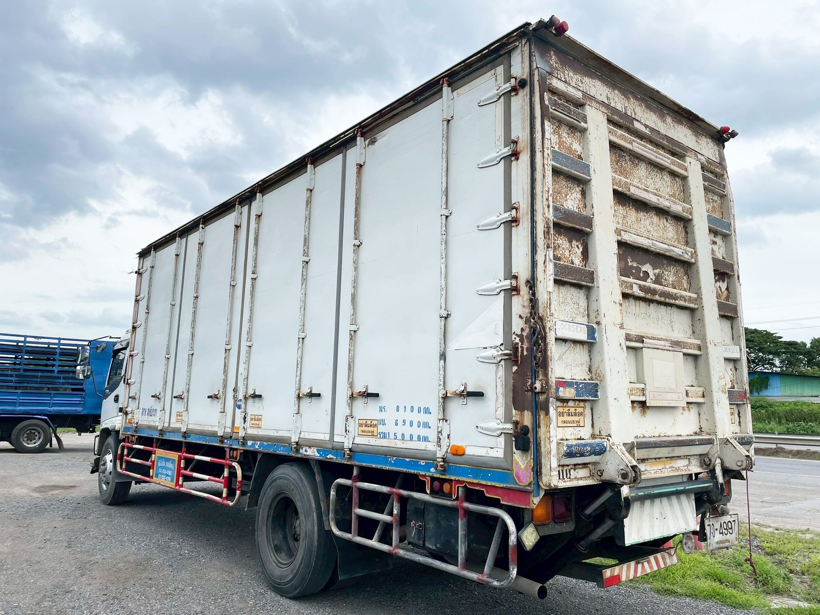 6 ล้อ ตู้บรรทุก มาอีกคันครับ ISUZU FTR33 200 แรง ปี 53