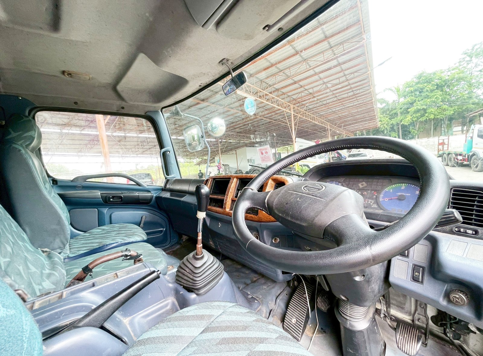 6 ล้อ ตู้บรรทุก HINO FG1J 212 แรง ปี 48 ความยาว 7.5 x 2.4 m 6 ล้อ ตู้บรรทุก HINO FG1J 212 แรง ปี 48 ความยาว 7.5 x 2.4 m