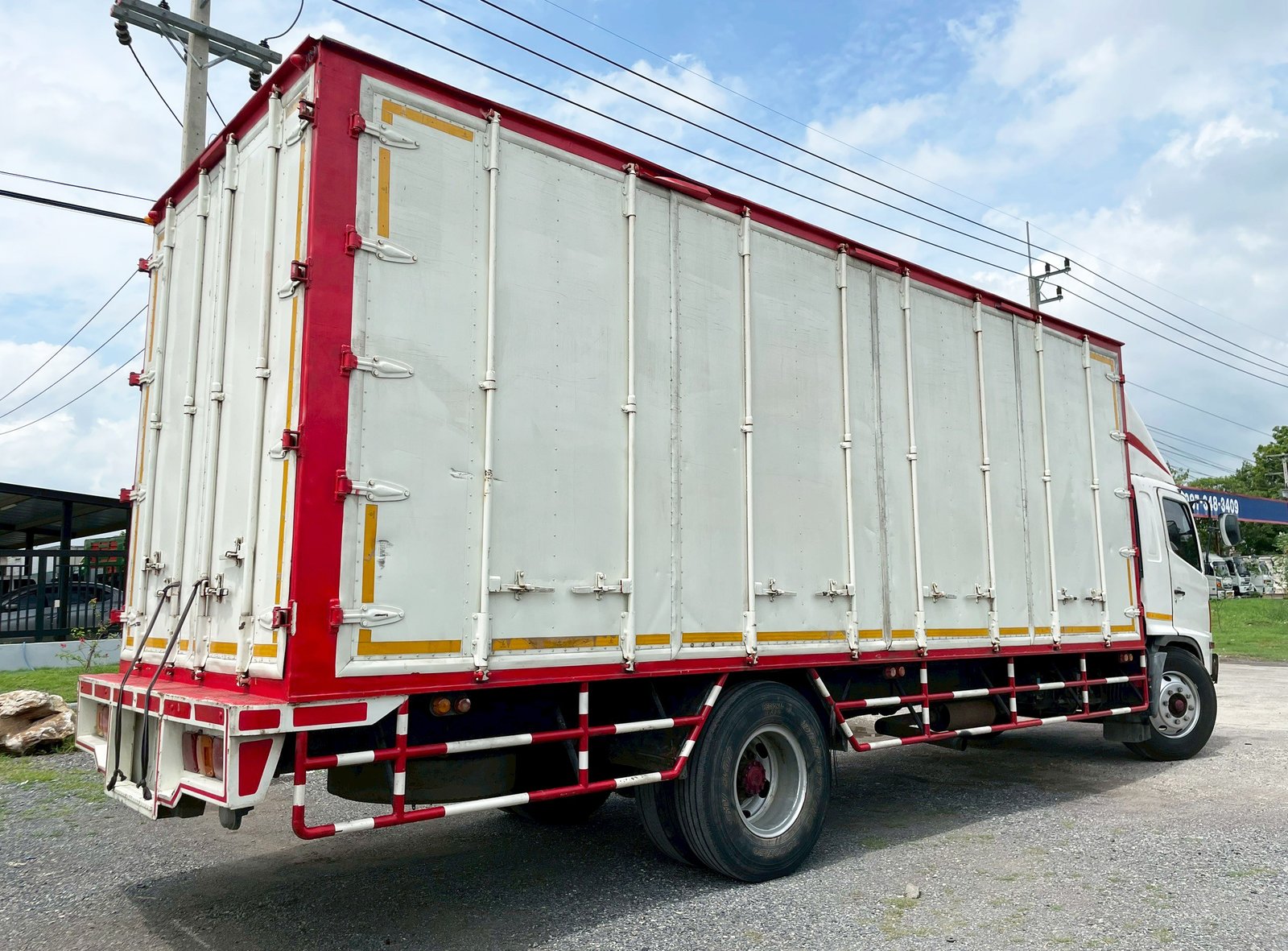 6 ล้อ ตู้บรรทุก มาอีกคันครับ HINO FG1J 212 แรง ปี 46 6 ล้อ ตู้บรรทุก มาอีกคันครับ HINO FG1J 212 แรง ปี 46