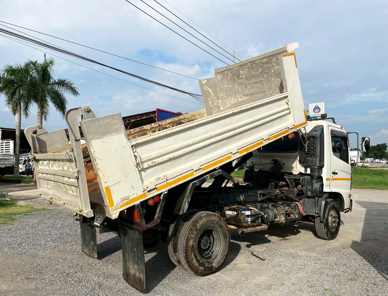 6 ล้อ ดั้มขาว มาอีกคัน 🚛 HINO FC9J 175 แรง ปี 55 6 ล้อ ดั้มขาว มาอีกคัน 🚛 HINO FC9J 175 แรง ปี 55
