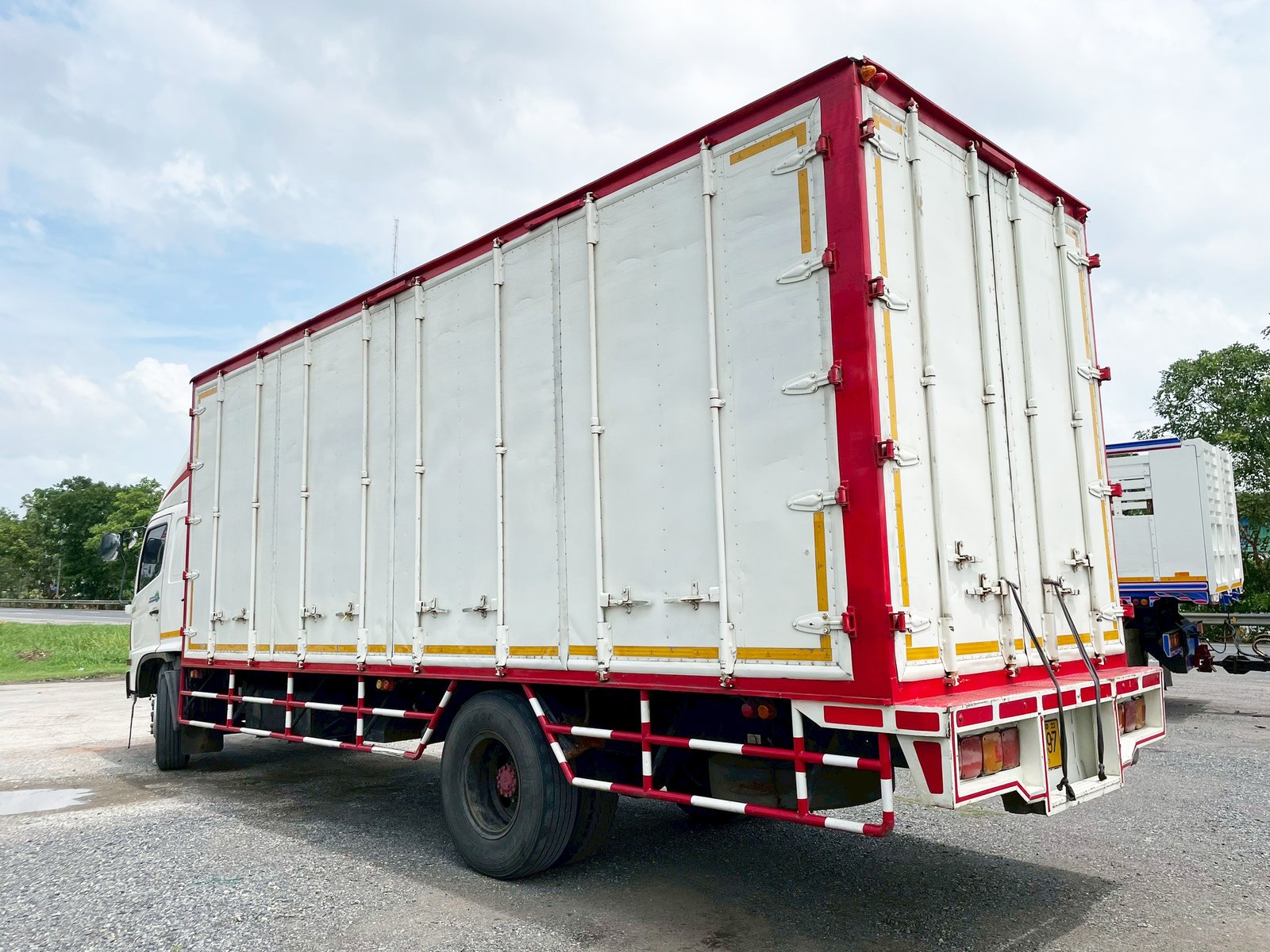 6 ล้อ ตู้บรรทุก มาอีกคันครับ HINO FG1J 212 แรง ปี 46 6 ล้อ ตู้บรรทุก มาอีกคันครับ HINO FG1J 212 แรง ปี 46