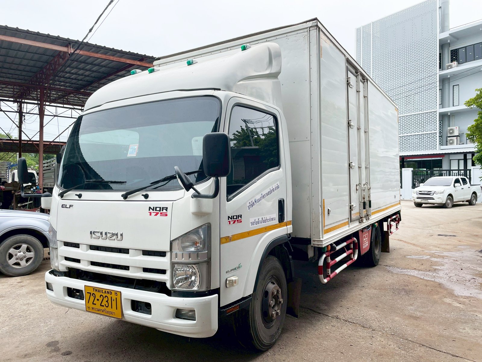 6 ล้อ ตู้บรรทุก มาอีกคันครับ ISUZU NQR 75 175 แรง ปี 58
