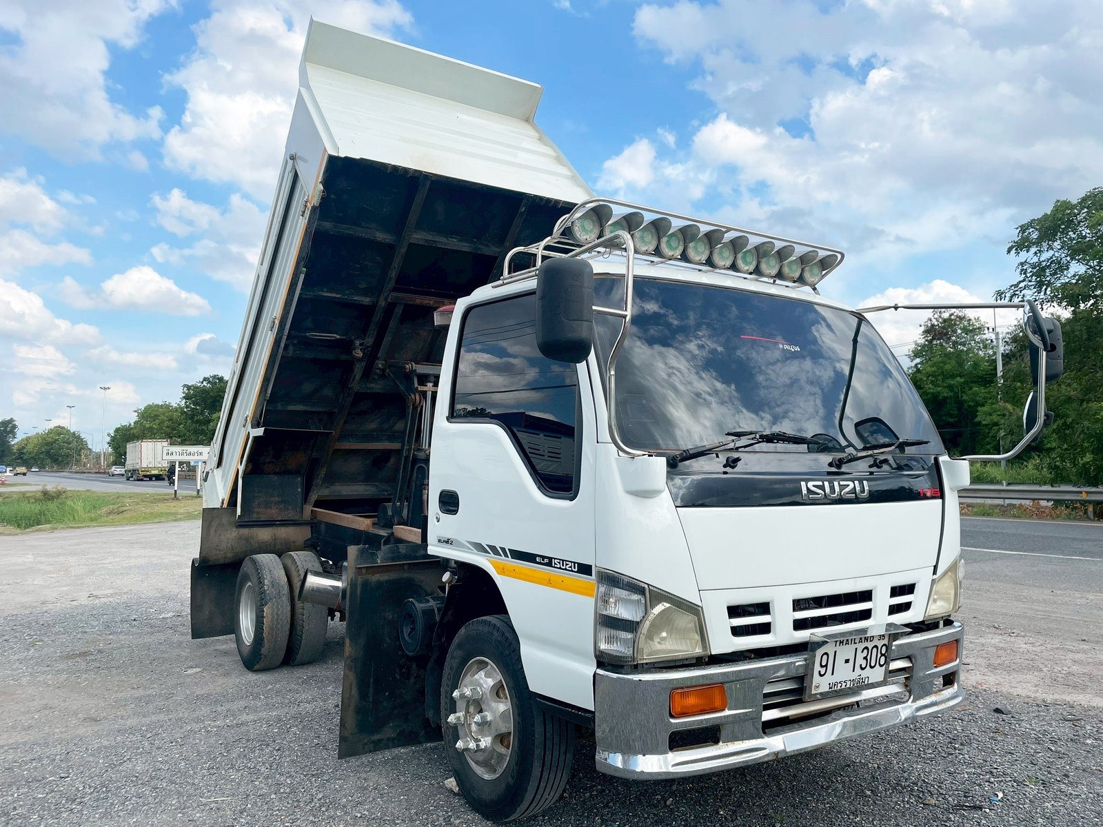6 ล้อ ดั้มขาว มาอีกคันครับ 🚛 ISUZU NQR 175 แรง ปี 50 6 ล้อ ดั้มขาว มาอีกคันครับ 🚛 ISUZU NQR 175 แรง ปี 50