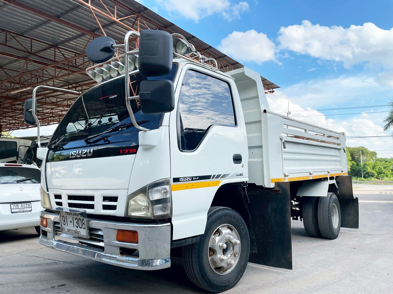 6 ล้อ ดั้มขาว มาอีกคันครับ 🚛 ISUZU NQR 175 แรง ปี 50