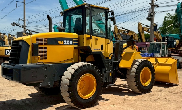 ขายรถตักล้อยาง KOMATSU WA200-6 พร้อมใช้ มีVDOการทำงานครับ