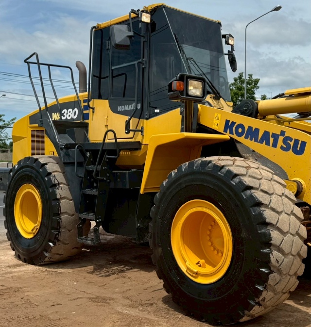 ขายรถตักล้อยาง KOMATSU WA380-7 ปี 2015 พร้อมใช้ มีVDOการทำงานครับ