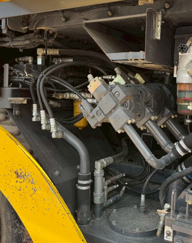 ขายรถปูยาง SUMITOMO HA60W-7 (ขนาด 6 เมตร) ปี 2012 พร้อมใช้ มีVDOการทำงานครับ
