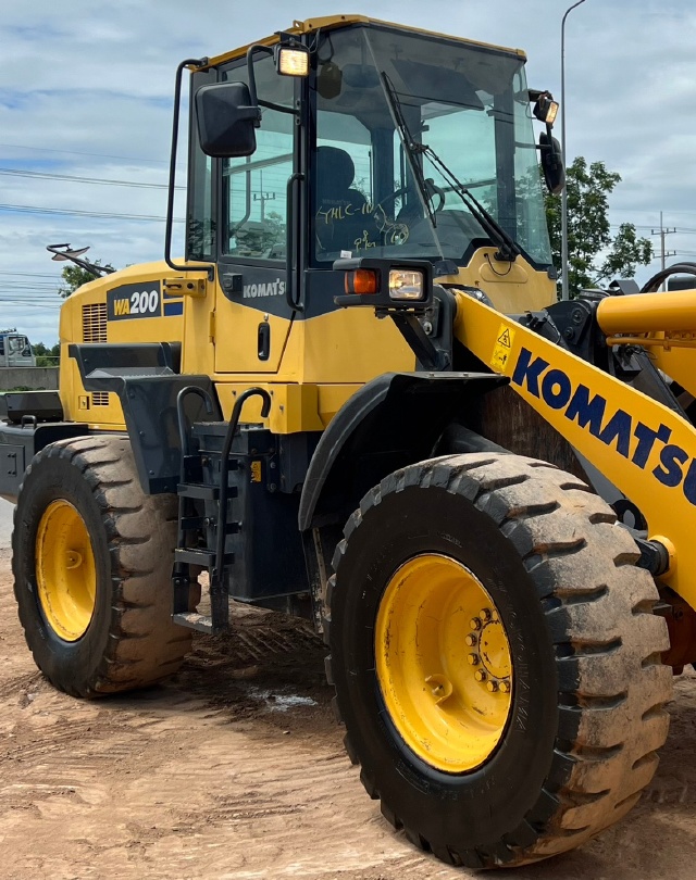 ขายรถตักล้อยาง KOMATSU WA200-7 ปี 2016 นำเข้าจากญี่ปุ่น พร้อมใช้ มีVDOการทำงานครับ