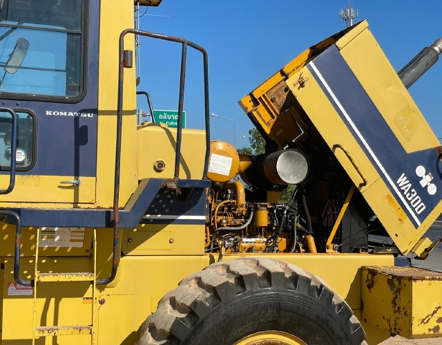 ขายรถตักล้อยาง KOMATSU WA300-1 นำเข้าจากญี่ปุ่น พร้อมใช้ มีVDOการทำงานครับ