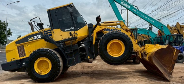 ขายรถตักล้อยาง KOMATSU WA380-7 ปี 2015 พร้อมใช้ มีVDOการทำงานครับ