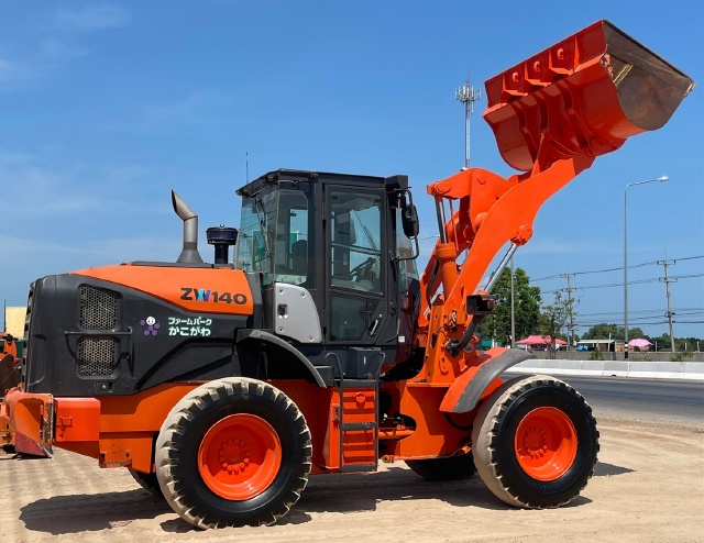 ขายรถตักล้อยาง HITACHI ZW140-5B ปี 2014 นำเข้าจากญี่ปุ่น พร้อมใช้ มีVDOการทำงานครับ ขายรถตักล้อยาง HITACHI ZW140-5B ปี 2014 นำเข้าจากญี่ปุ่น พร้อมใช้ มีVDOการทำงานครับ