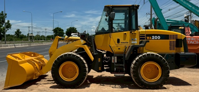 ขายรถตักล้อยาง KOMATSU WA200-6 พร้อมใช้ มีVDOการทำงานครับ ขายรถตักล้อยาง KOMATSU WA200-6 พร้อมใช้ มีVDOการทำงานครับ
