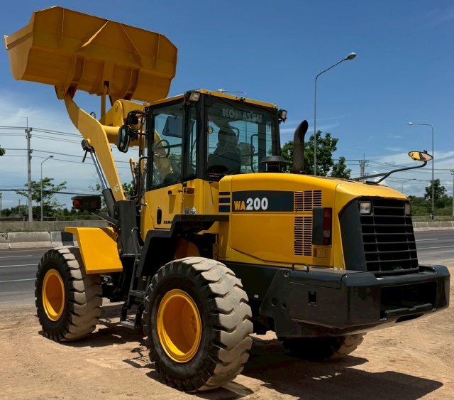 ขายรถตักล้อยาง KOMATSU WA200-6 พร้อมใช้ มีVDOการทำงานครับ