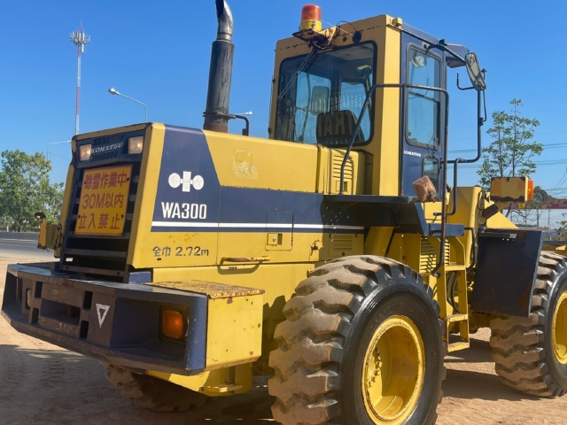 ขายรถตักล้อยาง KOMATSU WA300-1 นำเข้าจากญี่ปุ่น พร้อมใช้ มีVDOการทำงานครับ