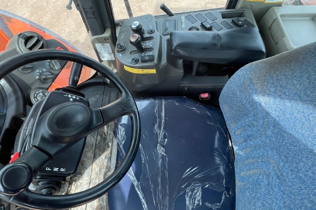 ขายรถตักล้อยาง HITACHI ZW220 นำเข้าจากญี่ปุ่น พร้อมใช้ มีVDOการทำงานครับ