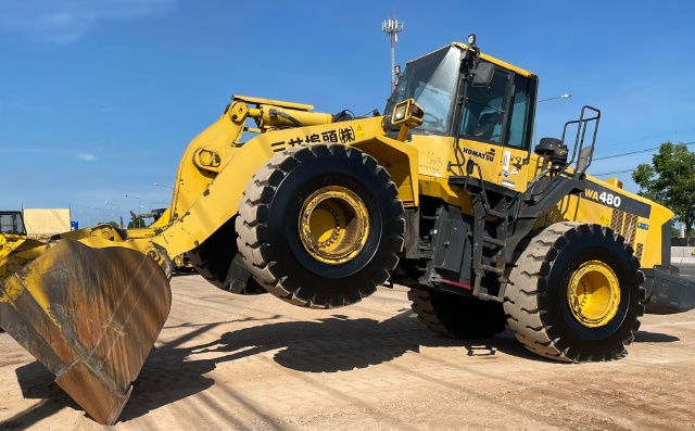 ขายรถตักล้อยาง KOMATSU WA480-6 ปี 2013 นำเข้าจากญี่ปุ่น พร้อมใช้ มีVDOการทำงานครับ ขายรถตักล้อยาง KOMATSU WA480-6 ปี 2013 นำเข้าจากญี่ปุ่น พร้อมใช้ มีVDOการทำงานครับ