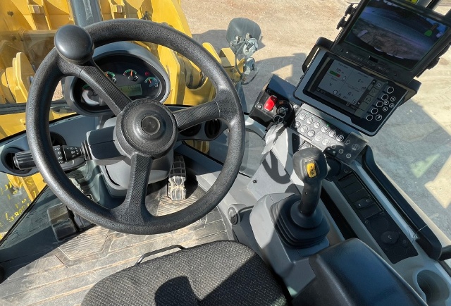 ขายรถตักล้อยาง CAT 938M ปี 2016 นำเข้าจากญี่ปุ่น พร้อมใช้ มีVDOการทำงานครับ ขายรถตักล้อยาง CAT 938M ปี 2016 นำเข้าจากญี่ปุ่น พร้อมใช้ มีVDOการทำงานครับ