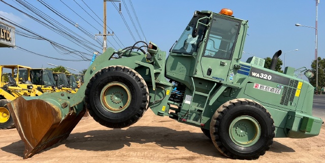 ขายรถตักล้อยาง KOMATSU WA320-6 ปี 2013 นำเข้าจากญี่ปุ่น พร้อมใช้ มีVDOการทำงานครับ