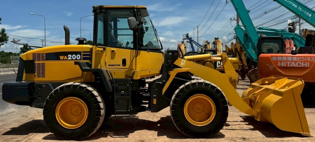 ขายรถตักล้อยาง KOMATSU WA200-6 พร้อมใช้ มีVDOการทำงานครับ ขายรถตักล้อยาง KOMATSU WA200-6 พร้อมใช้ มีVDOการทำงานครับ