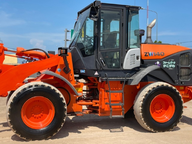 ขายรถตักล้อยาง HITACHI ZW140-5B ปี 2014 นำเข้าจากญี่ปุ่น พร้อมใช้ มีVDOการทำงานครับ
