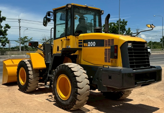 ขายรถตักล้อยาง KOMATSU WA200-6 พร้อมใช้ มีVDOการทำงานครับ ขายรถตักล้อยาง KOMATSU WA200-6 พร้อมใช้ มีVDOการทำงานครับ