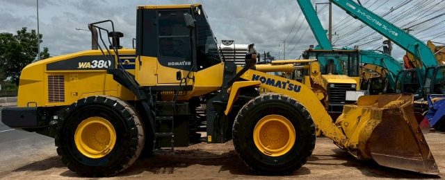 ขายรถตักล้อยาง KOMATSU WA380-7 ปี 2015 พร้อมใช้ มีVDOการทำงานครับ ขายรถตักล้อยาง KOMATSU WA380-7 ปี 2015 พร้อมใช้ มีVDOการทำงานครับ