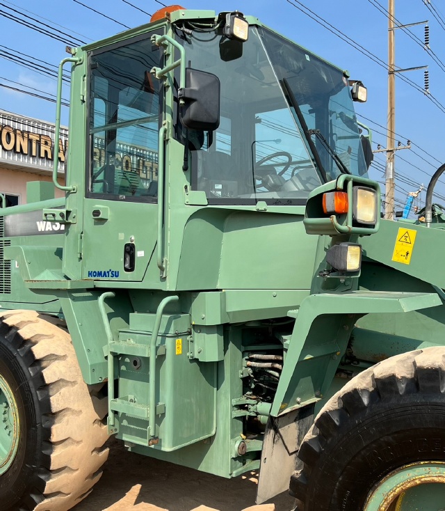 ขายรถตักล้อยาง KOMATSU WA320-6 ปี 2013 นำเข้าจากญี่ปุ่น พร้อมใช้ มีVDOการทำงานครับ