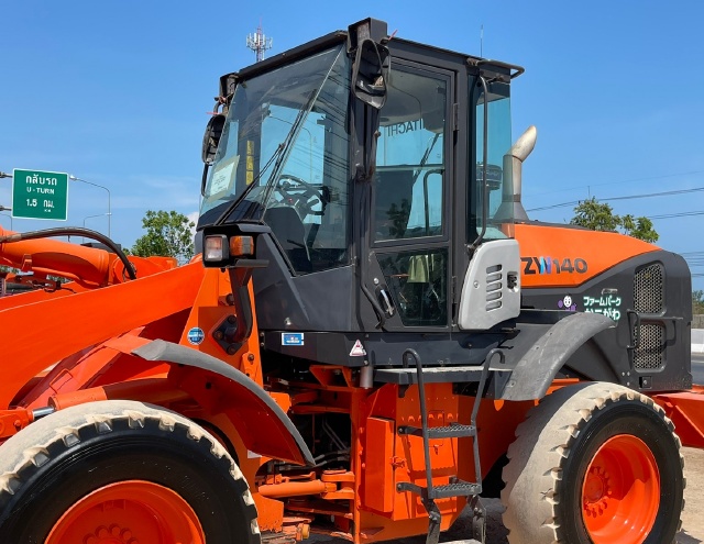 ขายรถตักล้อยาง HITACHI ZW140-5B ปี 2014 นำเข้าจากญี่ปุ่น พร้อมใช้ มีVDOการทำงานครับ