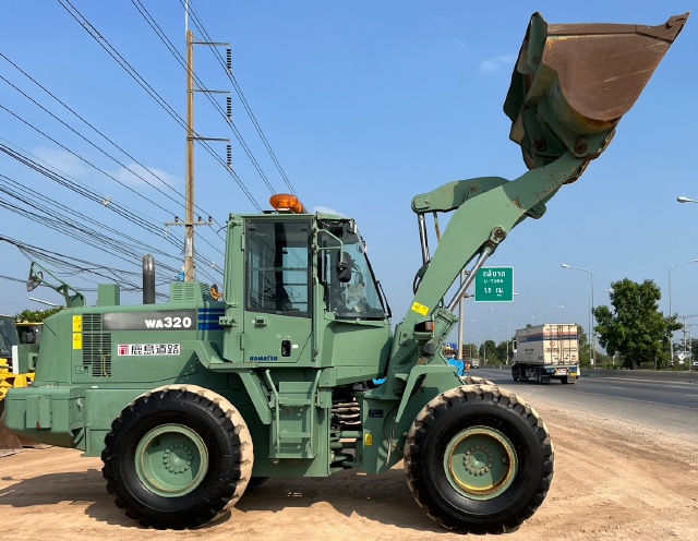 ขายรถตักล้อยาง KOMATSU WA320-6 ปี 2013 นำเข้าจากญี่ปุ่น พร้อมใช้ มีVDOการทำงานครับ