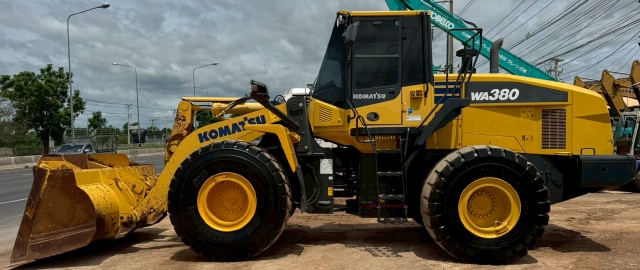 ขายรถตักล้อยาง KOMATSU WA380-7 ปี 2015 พร้อมใช้ มีVDOการทำงานครับ ขายรถตักล้อยาง KOMATSU WA380-7 ปี 2015 พร้อมใช้ มีVDOการทำงานครับ