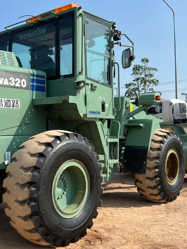 ขายรถตักล้อยาง KOMATSU WA320-6 ปี 2013 นำเข้าจากญี่ปุ่น พร้อมใช้ มีVDOการทำงานครับ