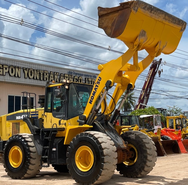 ขายรถตักล้อยาง KOMATSU WA470-7 ปี 2014 นำเข้าจากญี่ปุ่น พร้อมใช้ มีVDOการทำงานครับ ขายรถตักล้อยาง KOMATSU WA470-7 ปี 2014 นำเข้าจากญี่ปุ่น พร้อมใช้ มีVDOการทำงานครับ