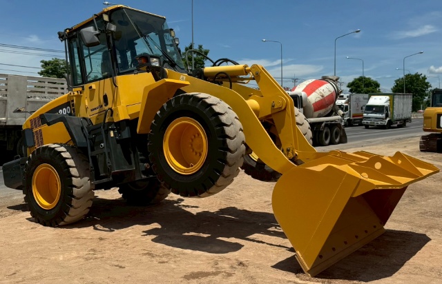 ขายรถตักล้อยาง KOMATSU WA200-6 พร้อมใช้ มีVDOการทำงานครับ