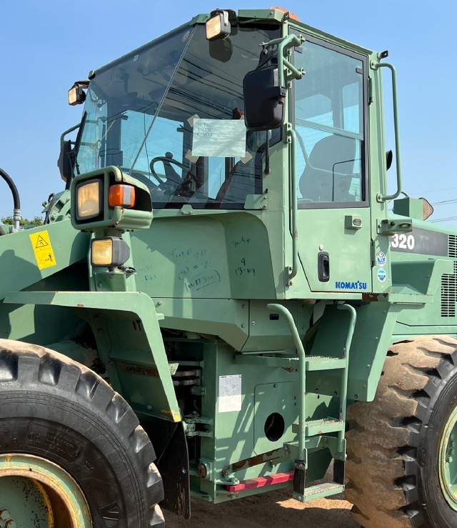 ขายรถตักล้อยาง KOMATSU WA320-6 ปี 2013 นำเข้าจากญี่ปุ่น พร้อมใช้ มีVDOการทำงานครับ
