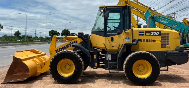 ขายรถตักล้อยาง KOMATSU WA200-7 ปี 2016 นำเข้าจากญี่ปุ่น พร้อมใช้ มีVDOการทำงานครับ