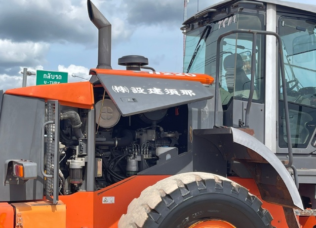ขายรถตักล้อยาง HITACHI ZW220 นำเข้าจากญี่ปุ่น พร้อมใช้ มีVDOการทำงานครับ