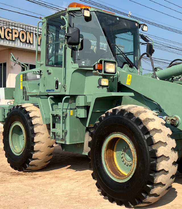 ขายรถตักล้อยาง KOMATSU WA320-6 ปี 2013 นำเข้าจากญี่ปุ่น พร้อมใช้ มีVDOการทำงานครับ