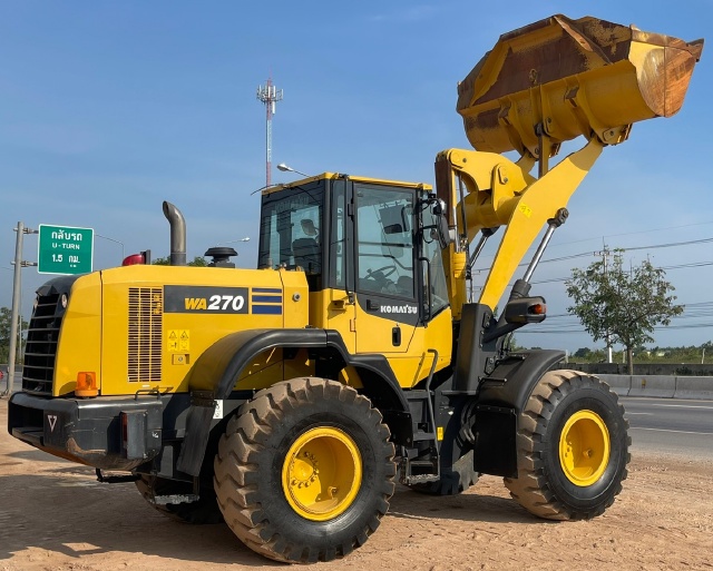 ขายรถตักล้อยาง KOMATSU WA270-7 ปี 2017 นำเข้าจากญี่ปุ่น พร้อมใช้ มีVDOการทำงานครับ ขายรถตักล้อยาง KOMATSU WA270-7 ปี 2017 นำเข้าจากญี่ปุ่น พร้อมใช้ มีVDOการทำงานครับ