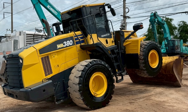 ขายรถตักล้อยาง KOMATSU WA380-7 ปี 2015 พร้อมใช้ มีVDOการทำงานครับ