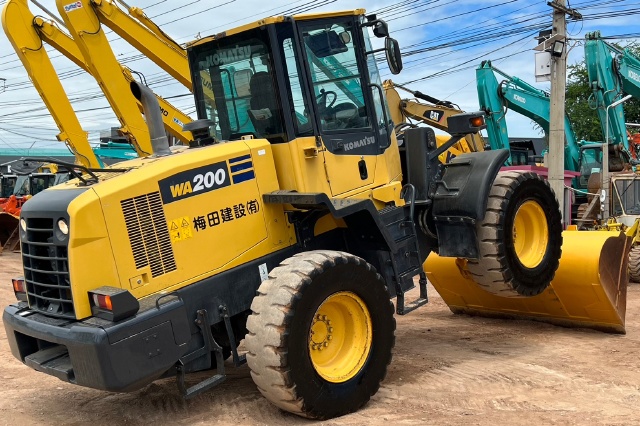 ขายรถตักล้อยาง KOMATSU WA200-7 ปี 2016 นำเข้าจากญี่ปุ่น พร้อมใช้ มีVDOการทำงานครับ