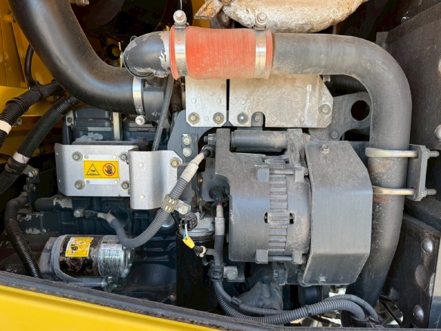 ขายรถตักล้อยาง KOMATSU WA200-6 พร้อมใช้ มีVDOการทำงานครับ